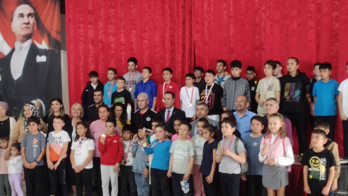 Enerji Dostu Mavi Yeşil Okullar Projesi Kapsamındaki Satranç Turnuvasına İlçe Birincisiyiz